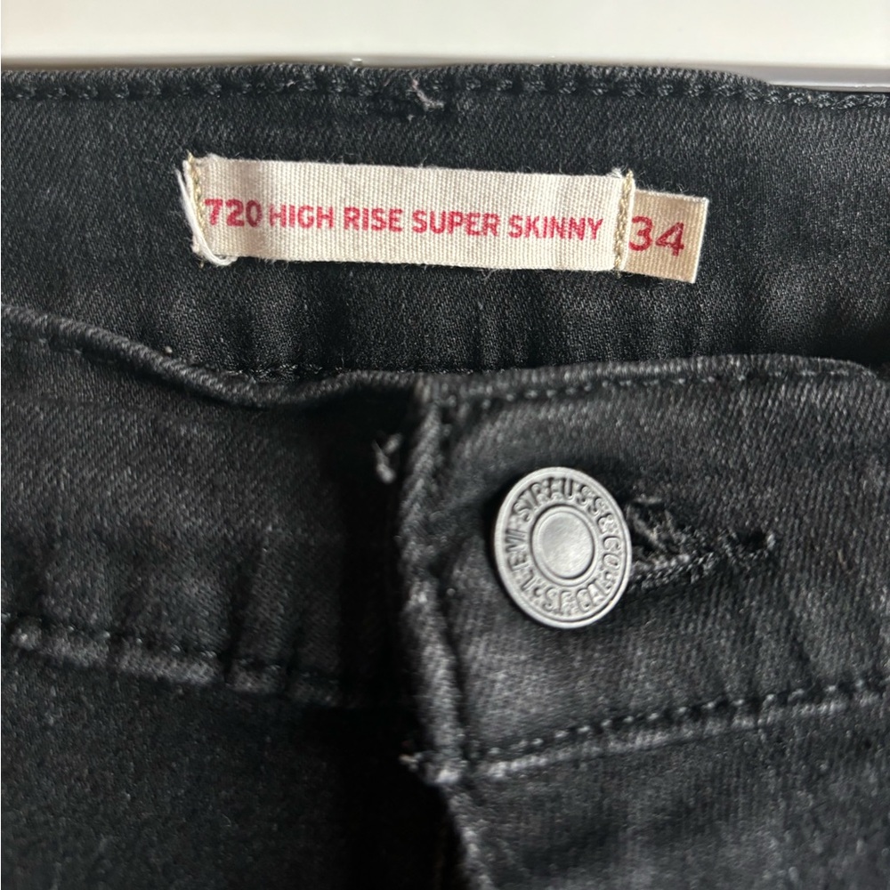 Levi’s 720 High Rise Super Skinny size 34 black jeans